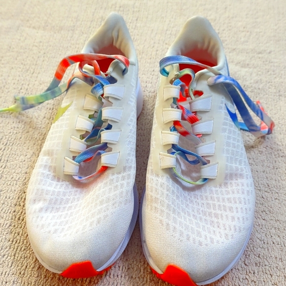nike zoom  white  size 6.5 sneakers very cute - Picture 1 of 7